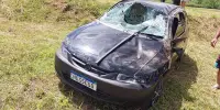 EM NOVA ERA Motorista de 19 anos é levado ao pronto socorro após pneu estourar e carro capotar