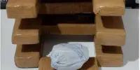 TRÁFICO DE DROGAS Polícia Militar prende casal transportando 11 barras de maconha escondida sob cobertor em carro de aplicativo