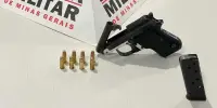 EM FLAGRANTE Polícia Militar prende homem de 33 anos dirigindo armado com pistola municiada