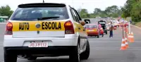 Governo libera instrutor de trânsito autônomo e aulas sem autoescola