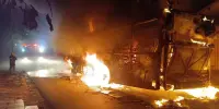 TERROR NAS RUAS DE BH Criminosos rendem motorista e incendeiam ônibus durante a madrugada; Veja Vídeo