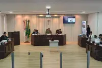 Projetos de atualização dos Códigos de Posturas e Tributário e institui Política de Educação em Tempo Integral são aprovados