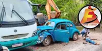 Fusca fica com a frente destruída após colidir contra ônibus estacionado na LMG-777, em Ferros